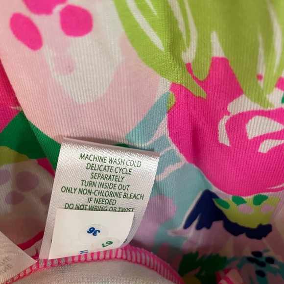 Lilly Pulitzer Romper Size Medium Green Blue Pink and White Floral Pattern - Picture 8 of 11